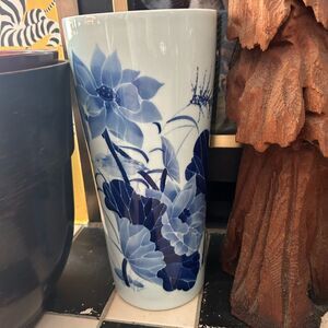 Vintage Chinese ceramic lotus vase in blue and white home